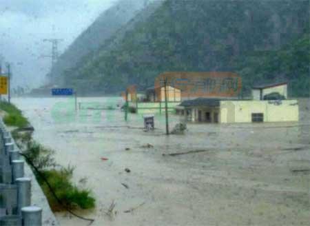 四川暴雨灾害 90.7万人受灾